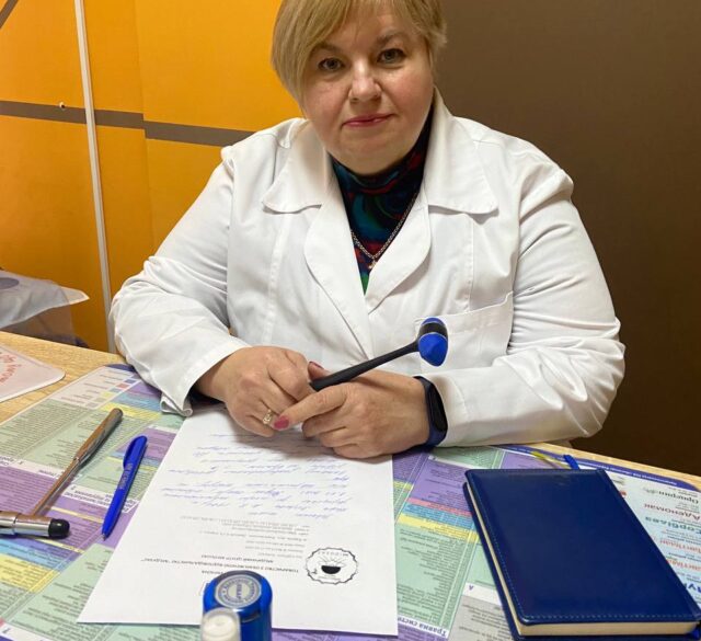 невролог